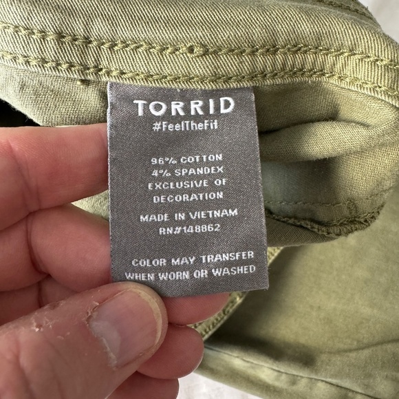 Torrid Women's High-Rise Army Green Chino Cropped Pants Size 22 Pockets‎ - Picture 7 of 13